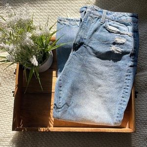 Adorable mom jeans!